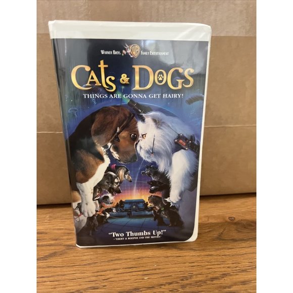 Cats and Dogs VHS 2001 Clamshell - Picture 1 of 7